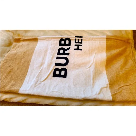 Burberry - Picture 2 of 2